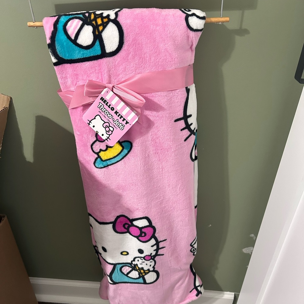 Hello kitty blanket, throw jete , size 60 x 70 in, color pink